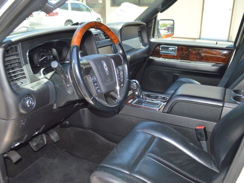 Used 2015 Lincoln Navigator 4WD image 14
