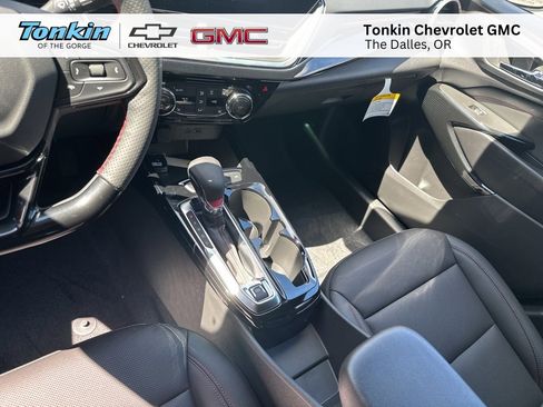 New 2025 Chevrolet Trax RS image 18
