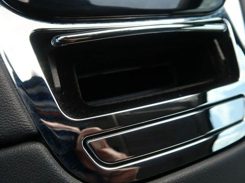 Used 2016 Jaguar XJ R-Sport image 32