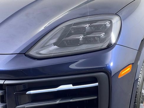 Certified 2025 Porsche Cayenne AWD/4WD image 13