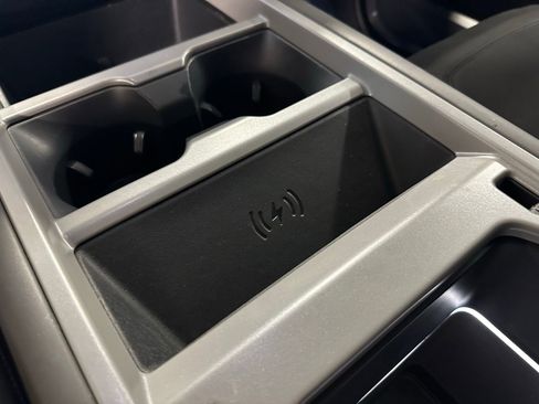 Used 2025 Land Rover Defender 110 X image 36