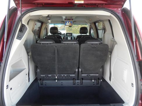 Used 2010 Chrysler Town & Country Touring Plus image 45