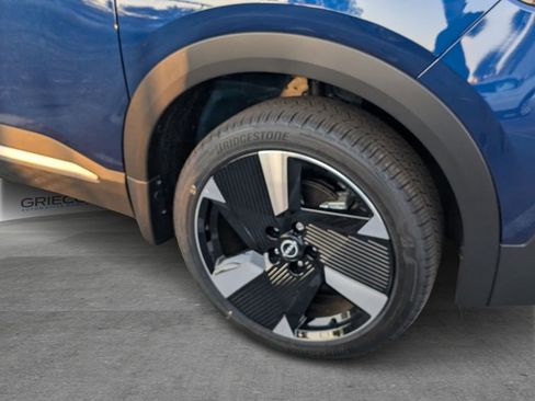 New 2025 Nissan Kicks SR image 3