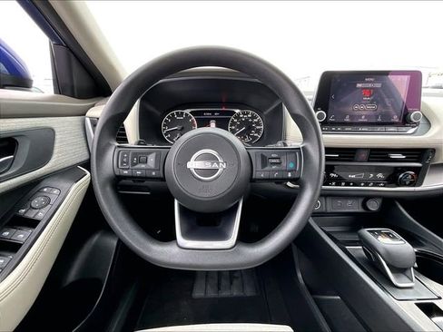 Used 2023 Nissan Rogue SV image 17