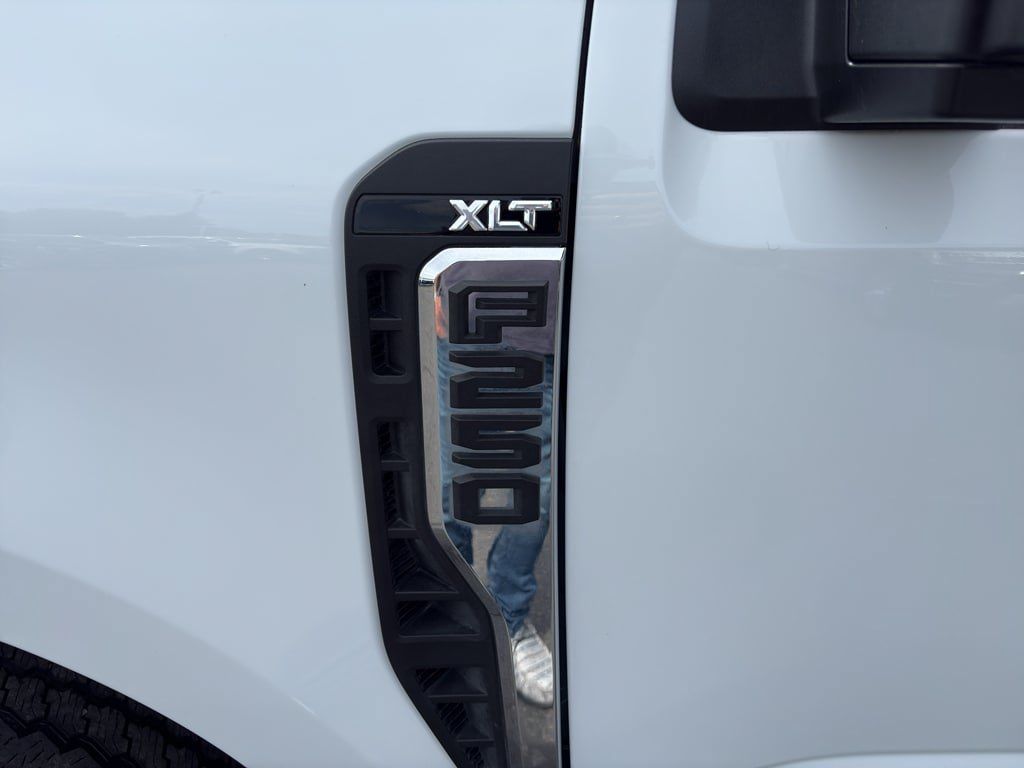 Used 2025 Ford F250 XLT AWD/4WD image 9