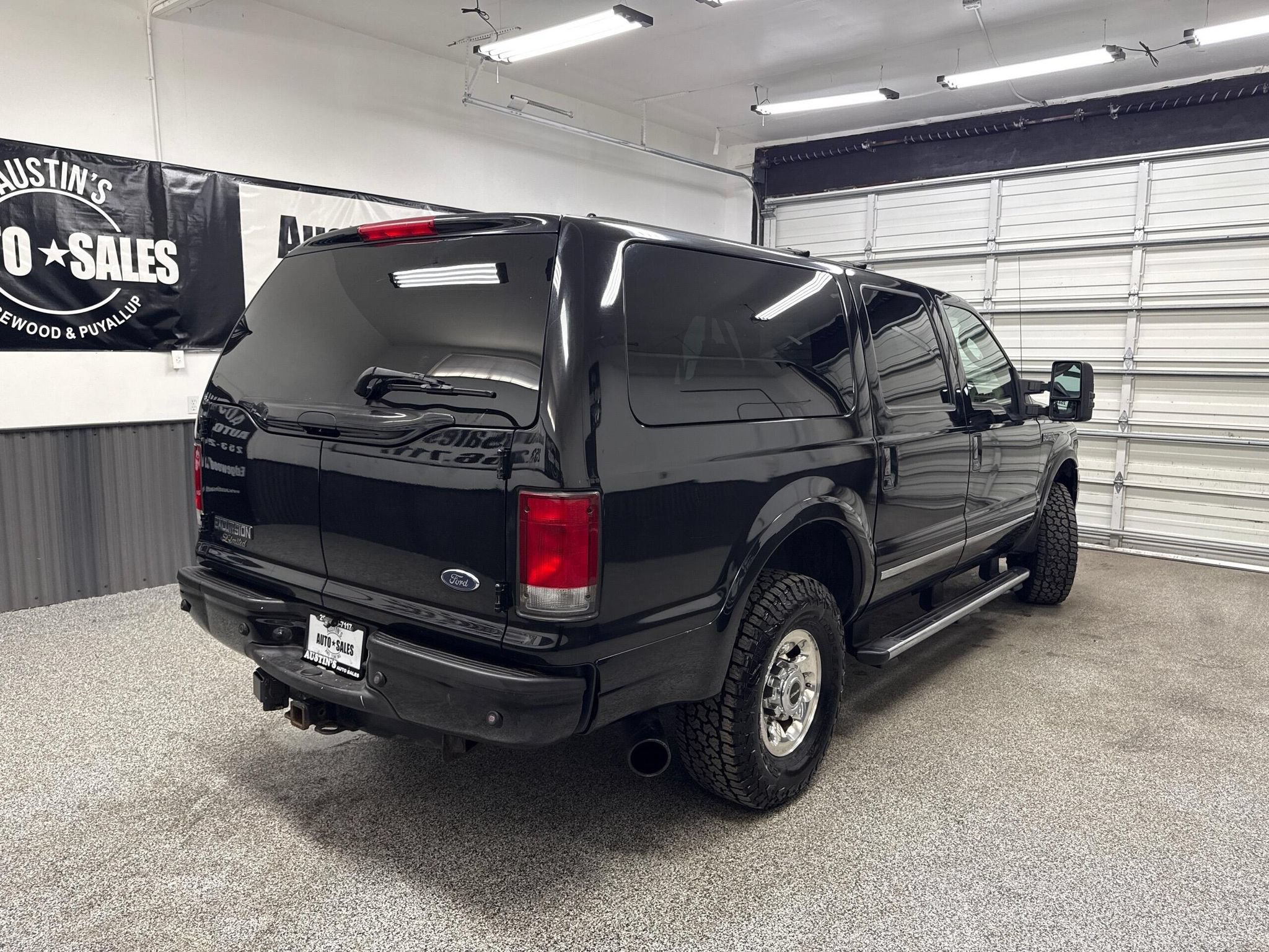 Used 2005 Ford Excursion Limited AWD/4WD image 3