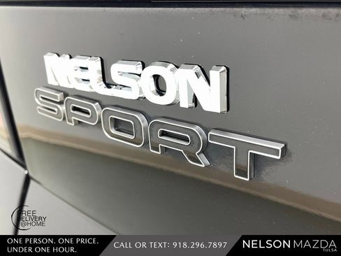 Used 2018 Land Rover Range Rover Sport HSE Dynamic image 16