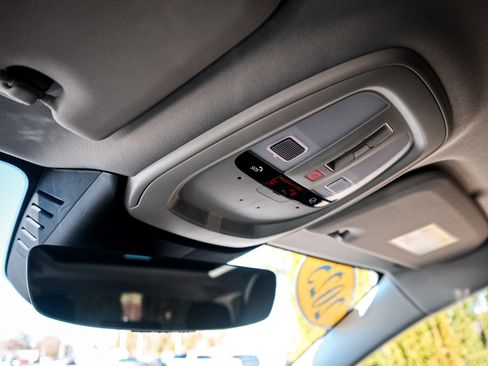 Used 2025 Volvo V60 B5 Cross Country Plus image 27