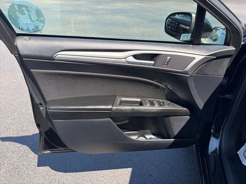 Used 2020 Ford Fusion SE FWD image 17