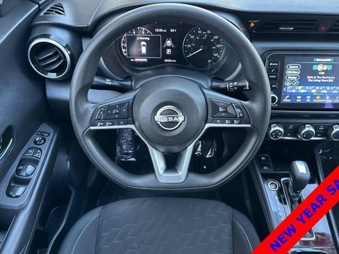 Used 2023 Nissan Kicks SV image 15