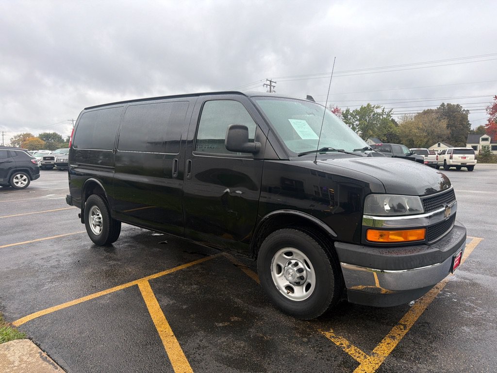 Used 2018 Chevrolet Express 2500 w/ Driver Convenience Package RWD image 4