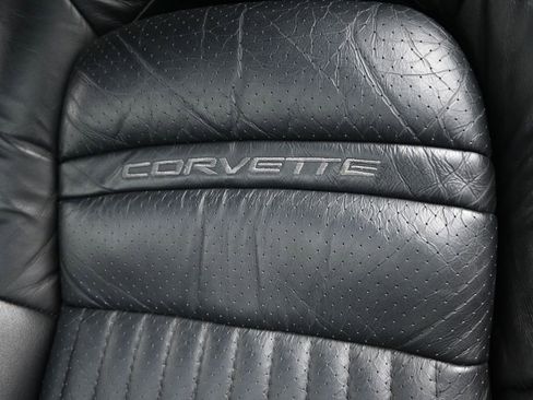 Used 2004 Chevrolet Corvette Convertible w/ Preferred Equipment Group RWD image 11