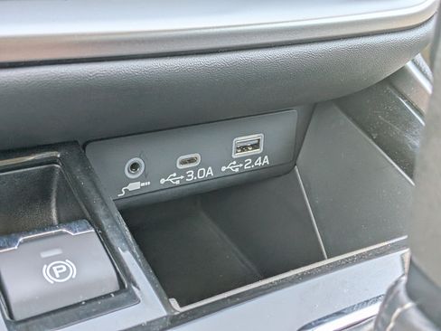 Used 2025 Subaru Outback Premium AWD/4WD image 32