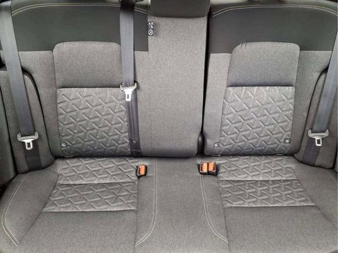 Used 2025 Nissan Kicks SV AWD/4WD image 17