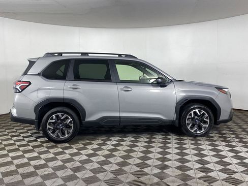 Used 2025 Subaru Forester Premium AWD/4WD image 4