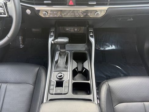 Used 2024 Kia Sorento EX w/ Panoramic Sunroof Package image 15