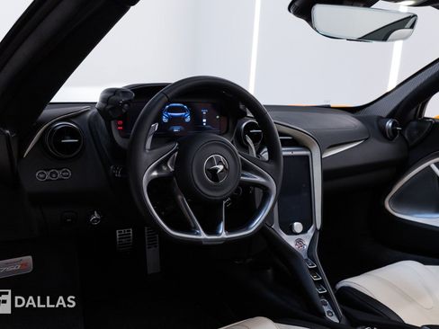 Used 2024 McLaren 750S Spider RWD image 4