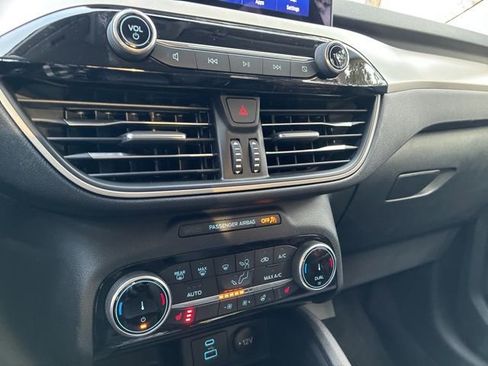 Used 2022 Ford Escape SE w/ SE Sport Appearance Package image 31