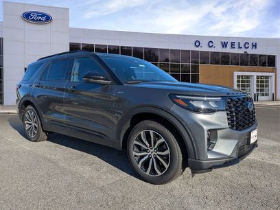 New 2025 Ford Explorer ST-Line w/ Premium Package