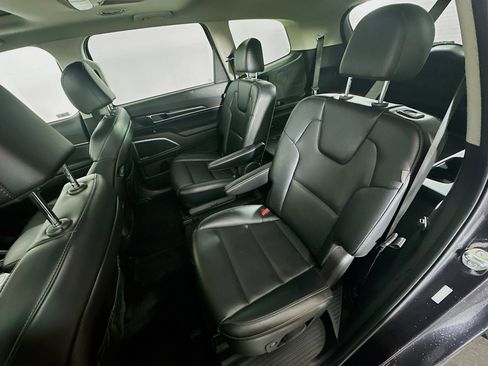 Used 2025 Kia Telluride S FWD image 29