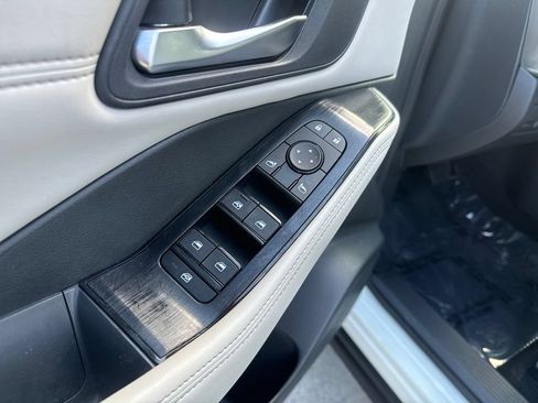 Used 2023 Nissan Rogue SV w/ SV Premium B Package FWD image 12