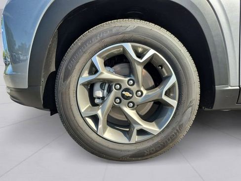 Used 2026 Chevrolet Trax LT w/ Sunroof Package image 9