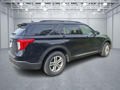 Used 2021 Ford Explorer XLT w/ Equipment Group 202A AWD/4WD image 2
