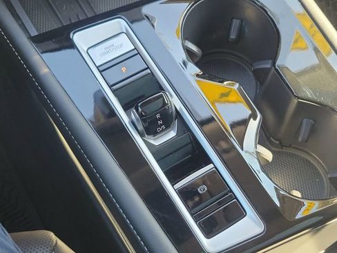 Used 2025 Volkswagen Atlas SEL image 37