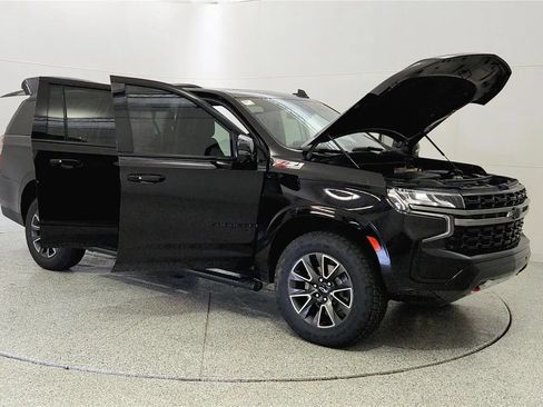 Used 2022 Chevrolet Suburban Z71 w/ Luxury Package AWD/4WD image 9