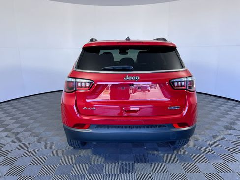 Used 2024 Jeep Compass Latitude image 4