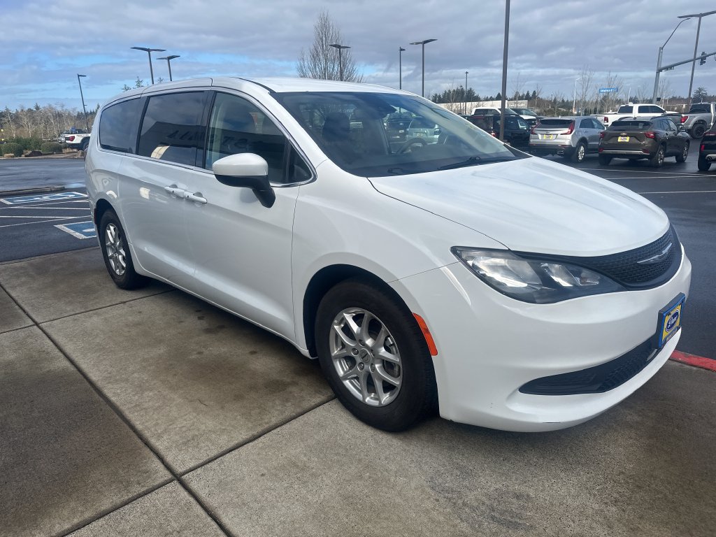 Used 2023 Chrysler Voyager LX FWD image 6