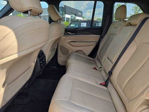 Used 2023 Jeep Grand Cherokee Limited AWD/4WD image 19