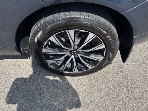 Certified 2025 Volvo XC60 B5 Core w/ Protection Package Premier AWD/4WD image 30