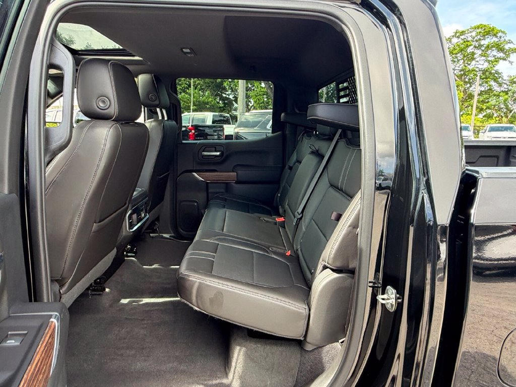 Used 2019 Chevrolet Silverado 1500 High Country w/ Technology Package AWD/4WD image 12