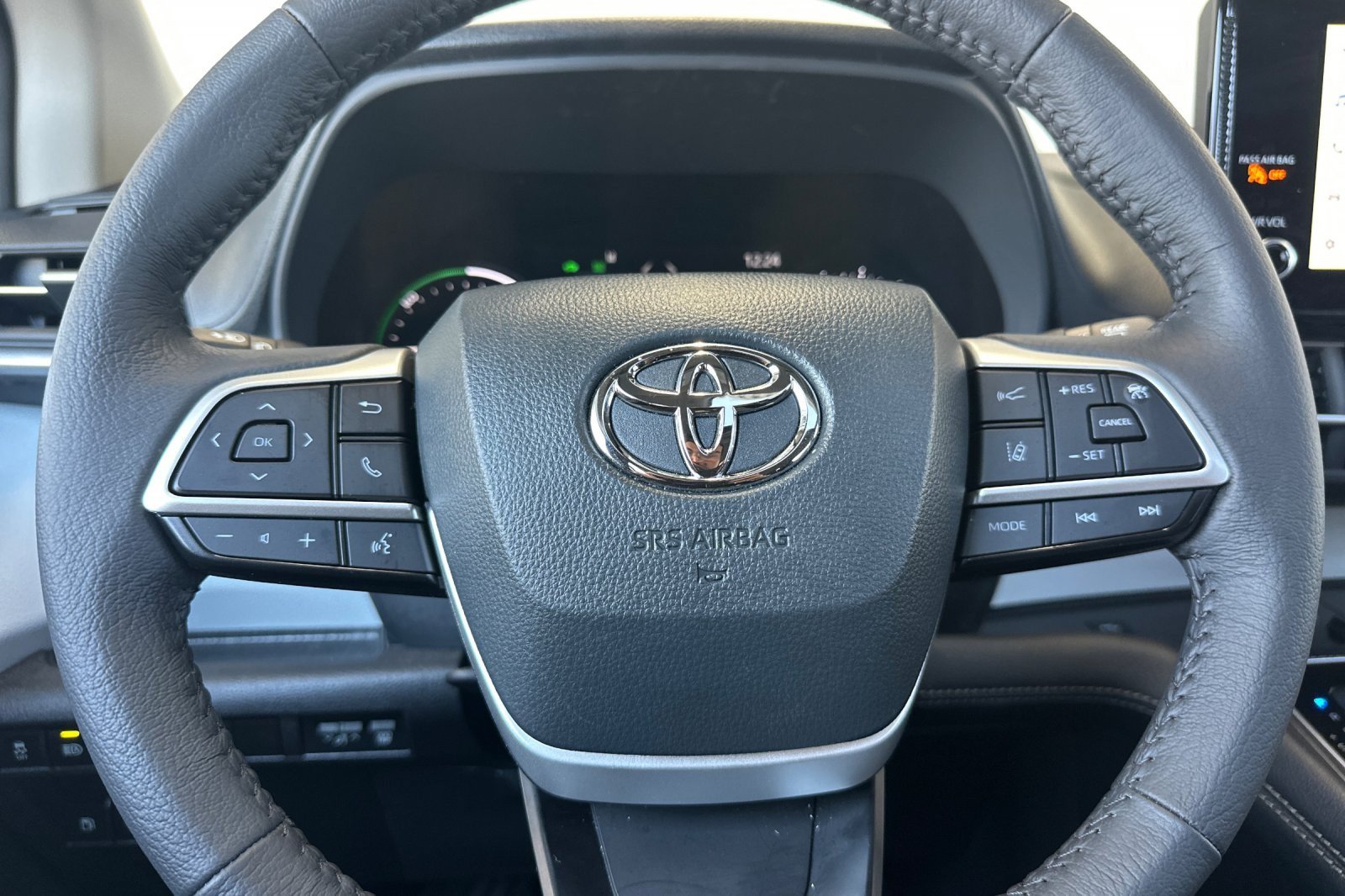 Certified 2026 Toyota Sienna XLE FWD image 24
