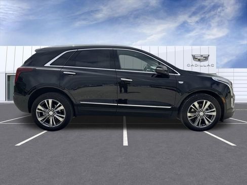 Certified 2025 Cadillac XT5 Premium Luxury image 2