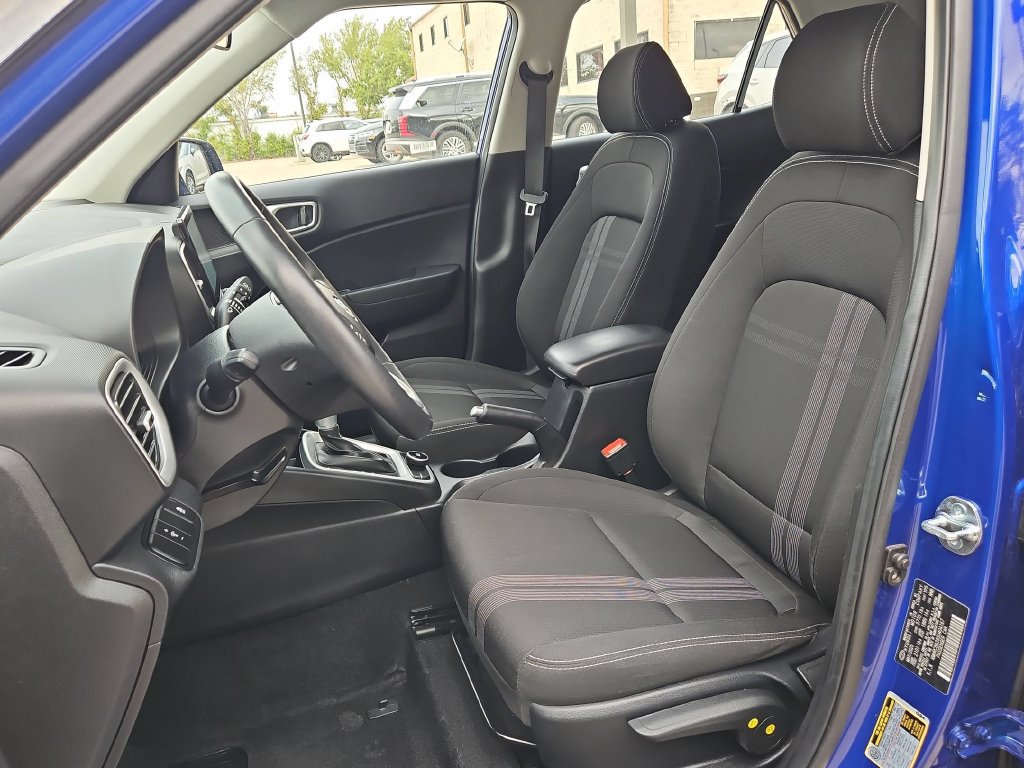 Used 2025 Hyundai Venue SEL FWD image 25