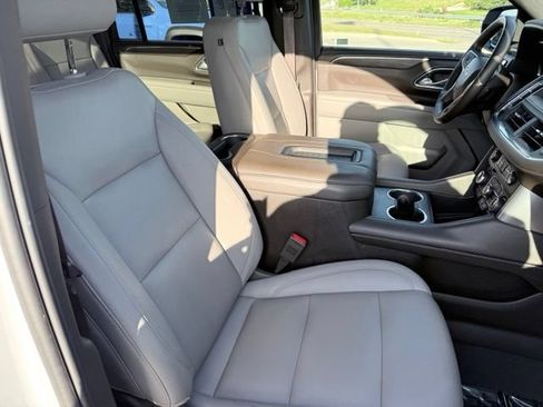 Used 2024 Chevrolet Suburban LT AWD/4WD image 11