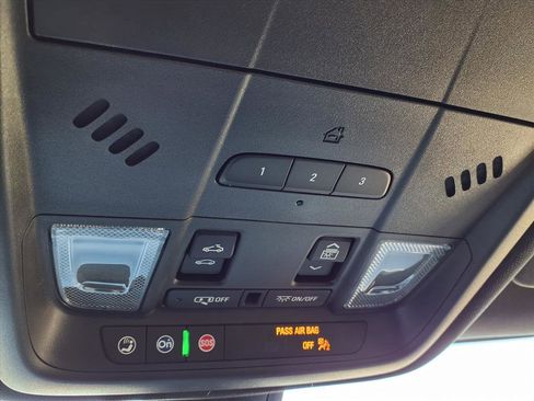 Used 2024 Chevrolet Blazer Premier image 20