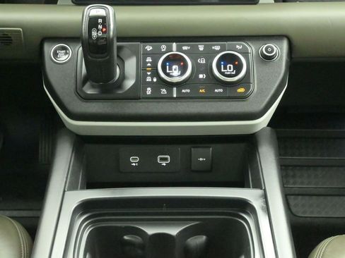 Used 2020 Land Rover Defender 110 HSE AWD/4WD image 31