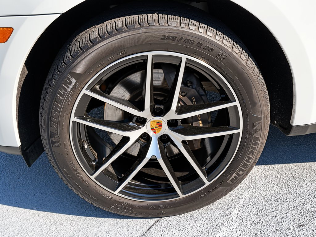 Certified 2023 Porsche Macan AWD/4WD image 13