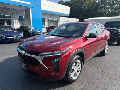 Used 2025 Chevrolet Trax LS FWD image 10