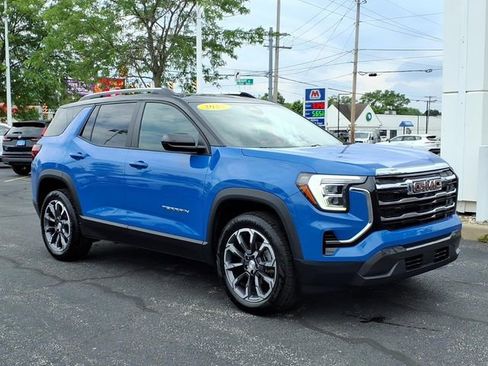 Used 2025 GMC Terrain Elevation w/ Elevation Premium Package AWD/4WD image 3