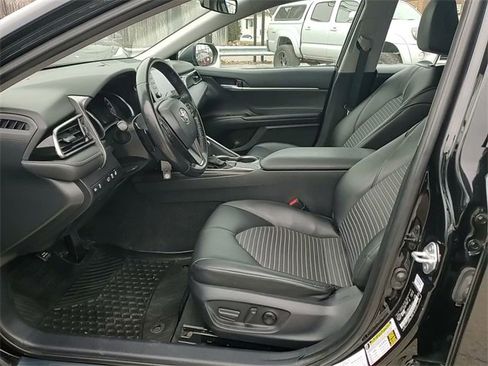 Used 2022 Toyota Camry SE image 11