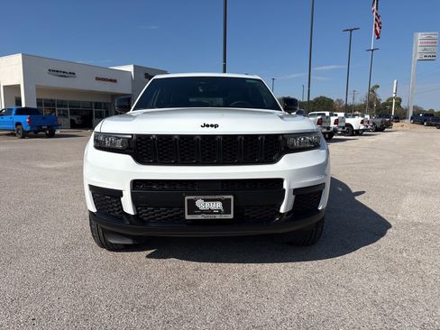 New 2025 Jeep Grand Cherokee L Altitude image 8