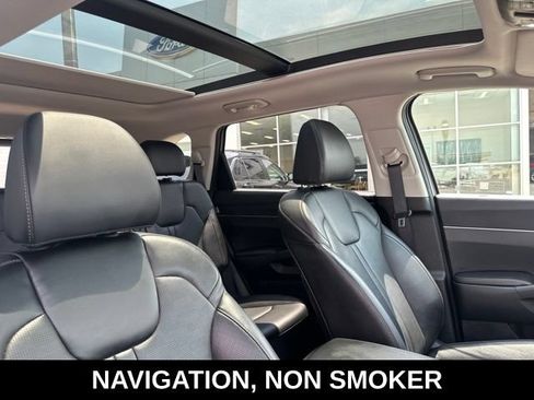 Used 2025 Kia Sorento S w/ Panoramic Sunroof Package FWD image 2