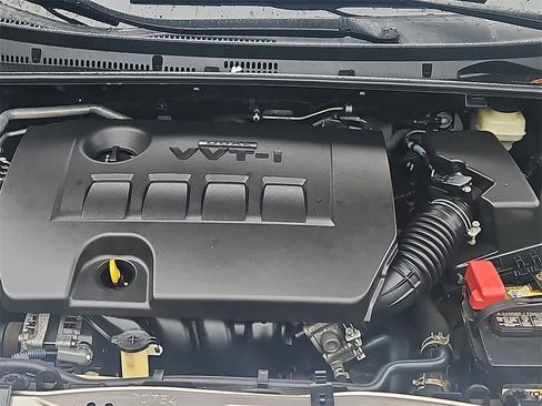 Used 2015 Toyota Corolla LE image 28