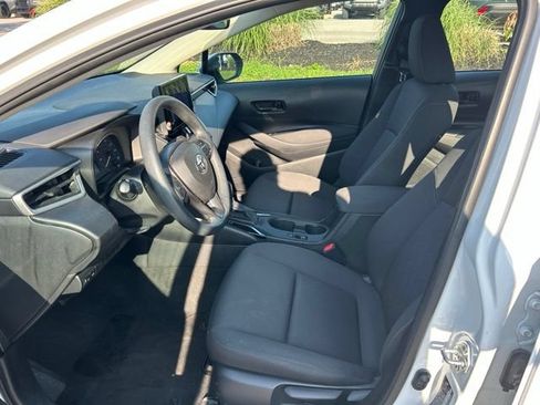 Used 2023 Toyota Corolla LE FWD image 9