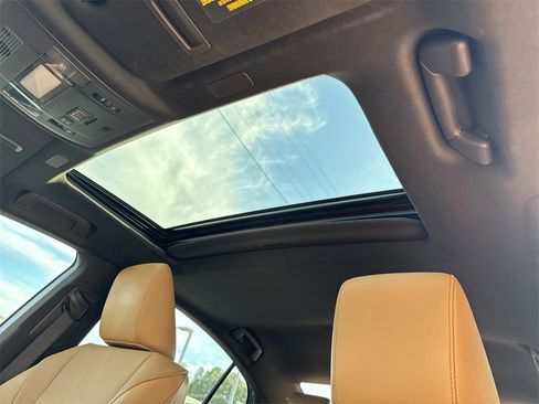 Used 2021 Lexus ES 300h w/ Premium Package image 34