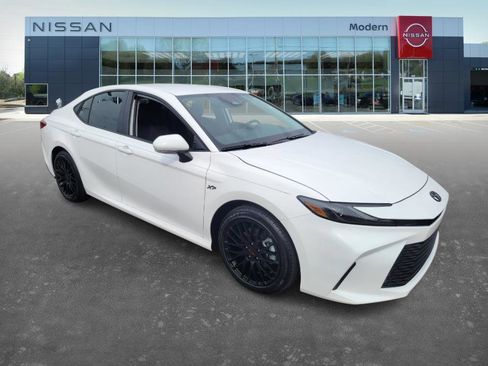 Used 2026 Toyota Camry LE w/ Convenience Package image 3